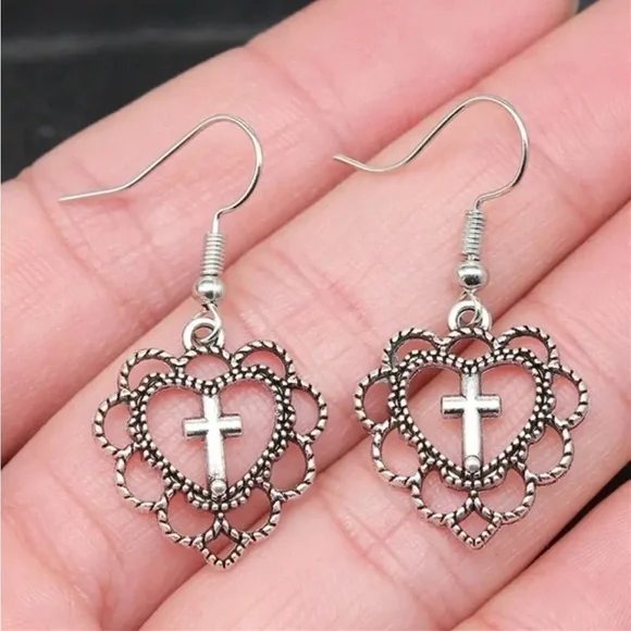 Heart Earrings - Picture 5 of 7